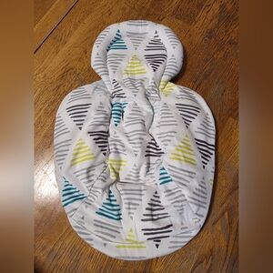 4 Moms Neutral Triangle Print Baby Seat Insert - White with Teal, Lime & Gray